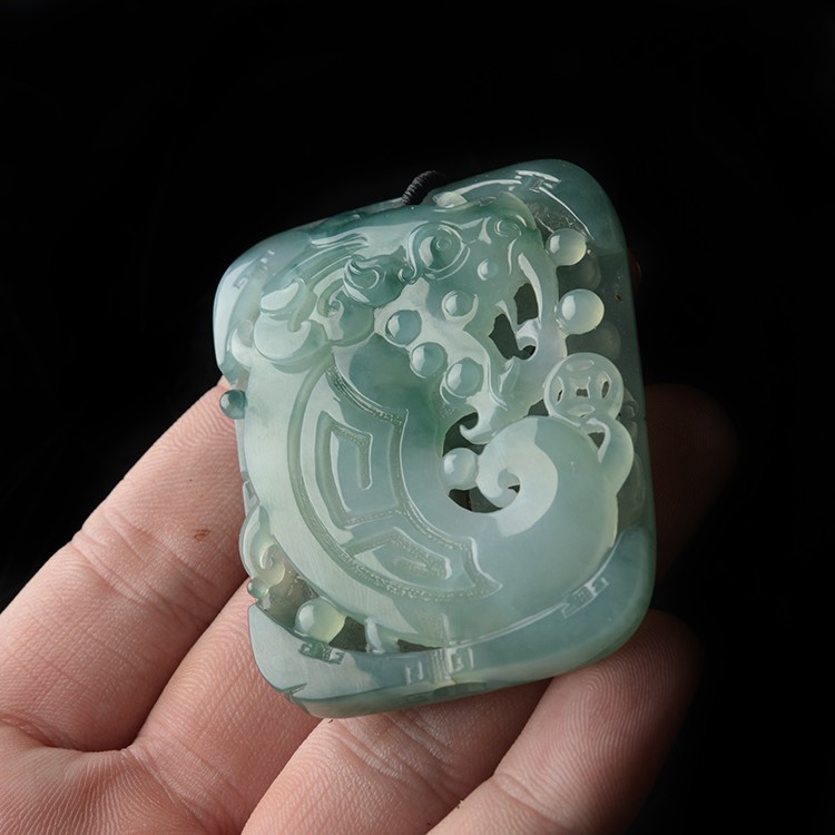 李少飞作品:仿古镂空龙牌图片