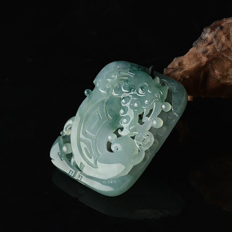 李少飞作品:仿古镂空龙牌图片